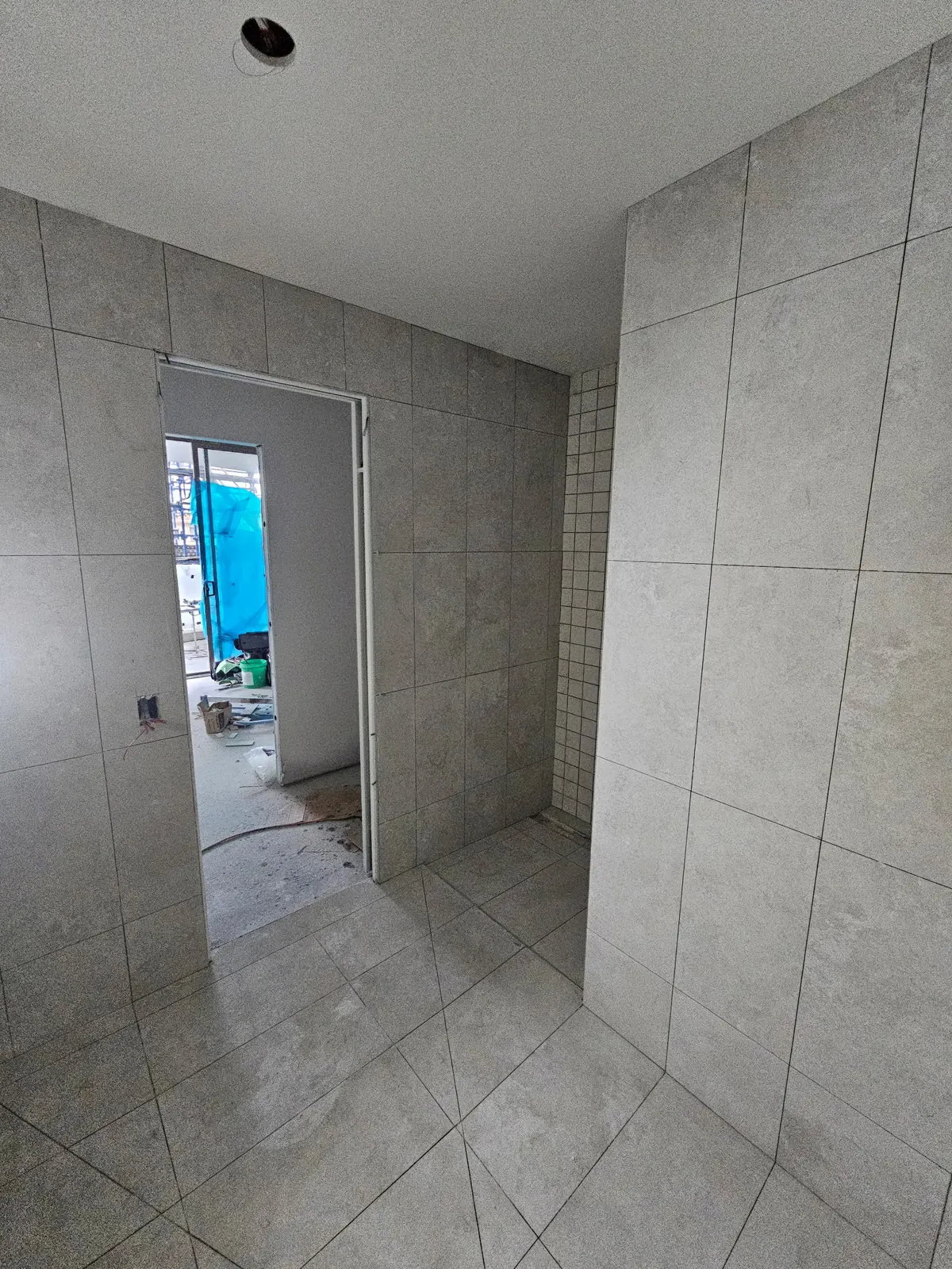 Large-format tiles in a residential bathroom